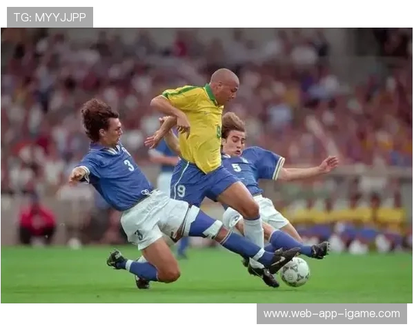 巨星罗纳尔多的辉煌岁月与足球传奇之路全面回顾