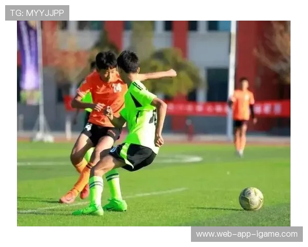 绿色激情燃动赛场足球点燃青春梦想与团队荣耀