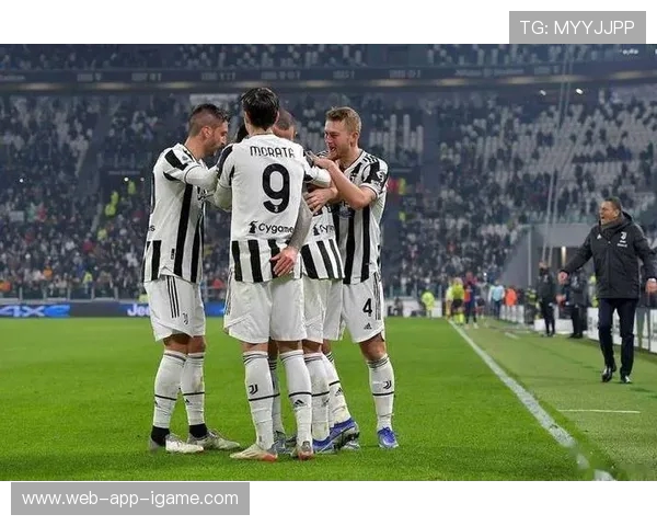 尤文图斯迎战佛罗伦萨展开激烈对决 两队争夺欧战资格之路愈发艰难