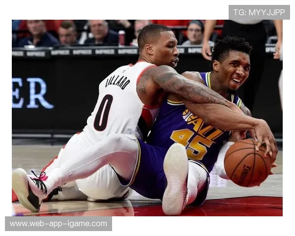 2017年爵士队与开拓者队精彩对决回顾与分析